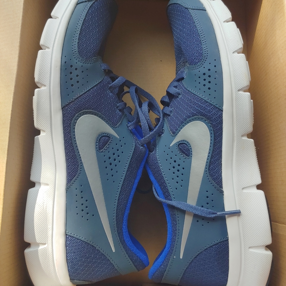 Men's 10.5 Nike shoes